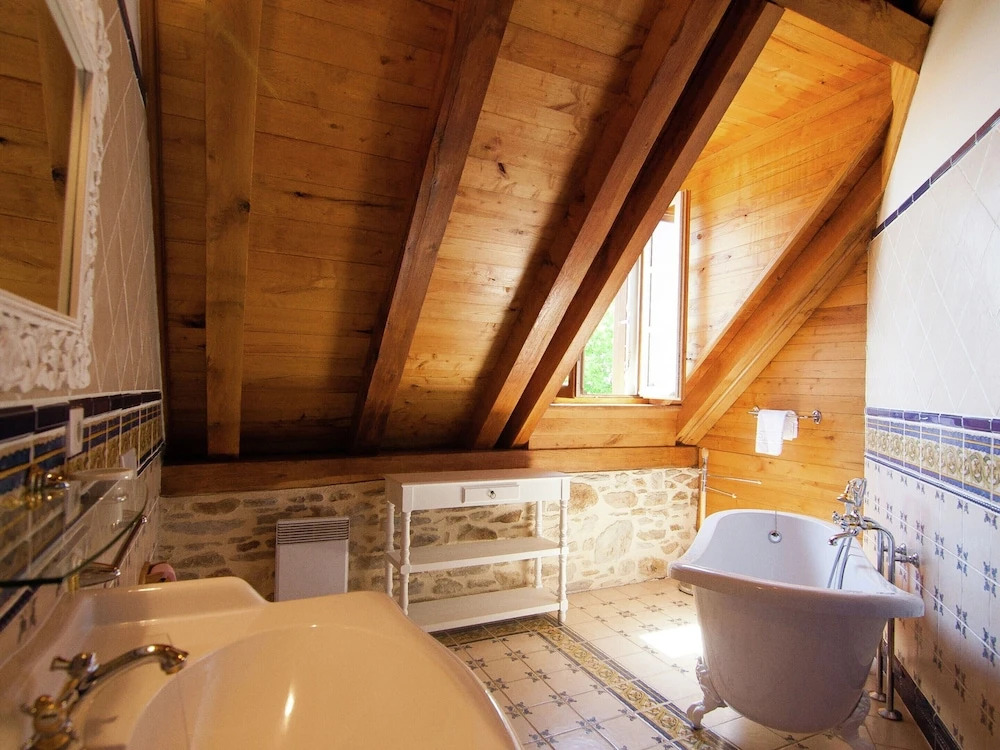 Elegant Villa in Saint-medard