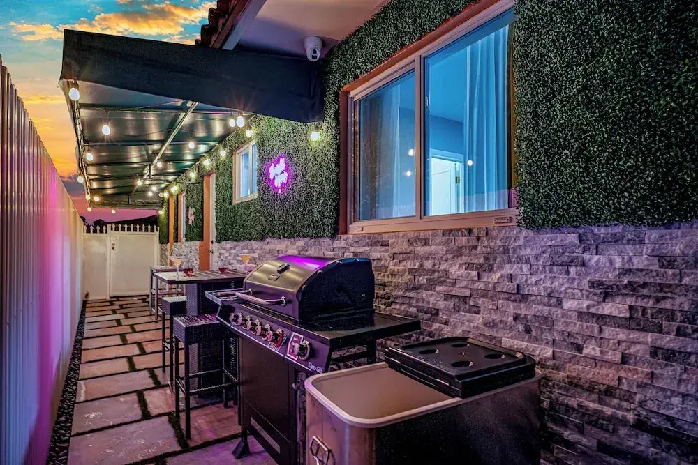 Happy Escape, 15 Min to Beach, Massage Shower Jets, Bar, and BBQ