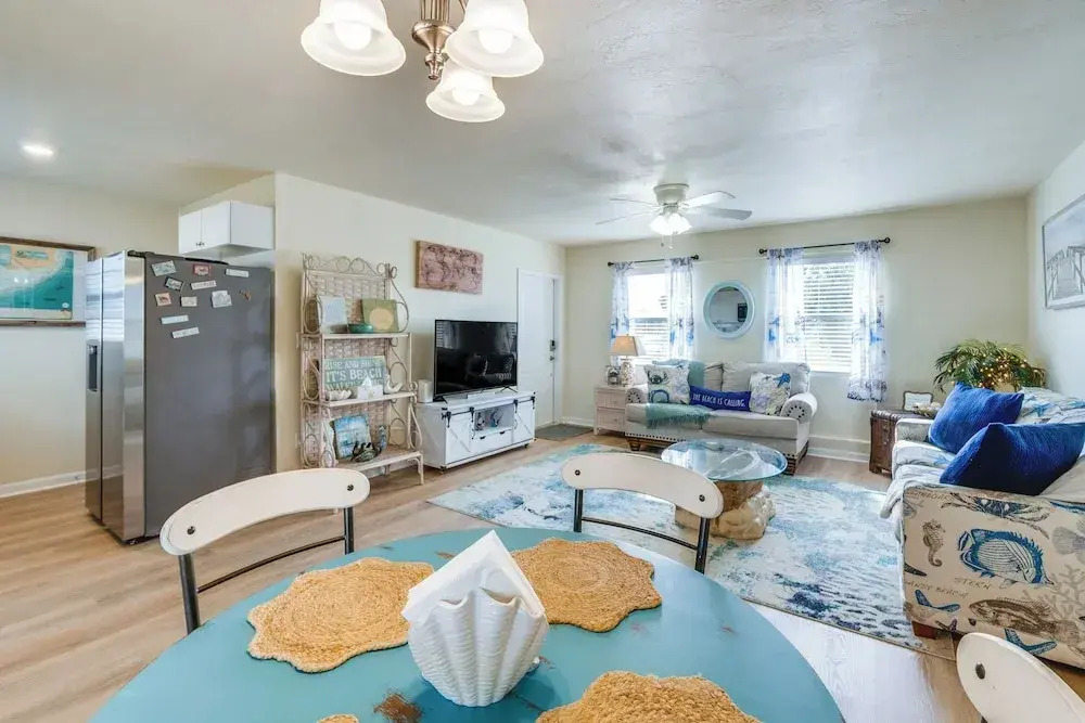 4 Mi to Beach: Charming Port Charlotte Home!