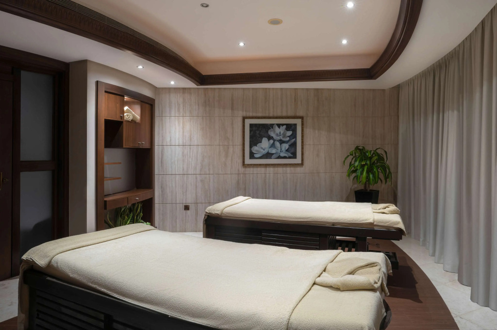 The Diplomat Radisson Blu Hotel Residence & Spa