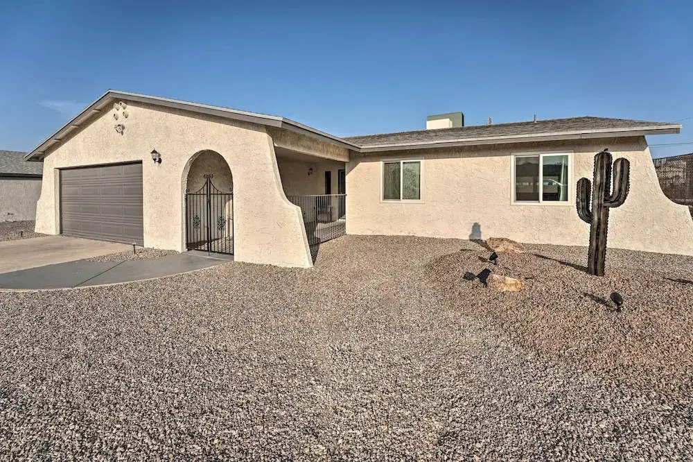 3 Mi to Water: Lake Havasu Gem w/ Fire Pit & Grill