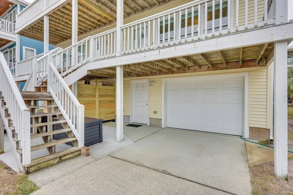 Walk to Shore: Multi-deck Townhome in Kure Beach!