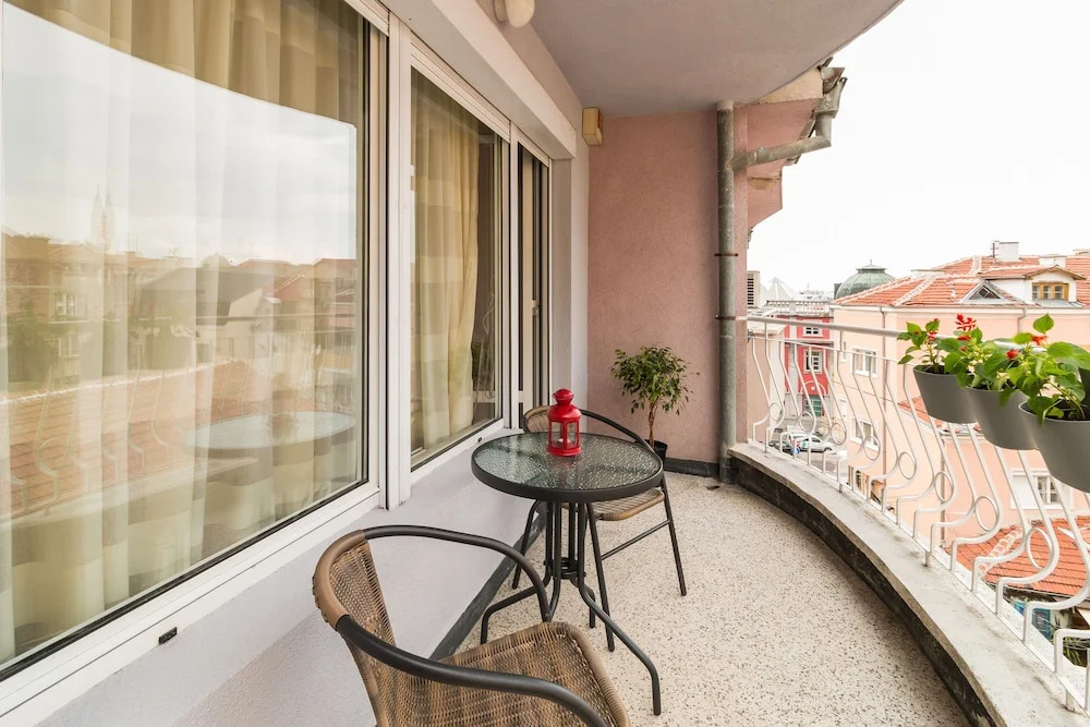 FM Deluxe 1-BDR Apartment - La Primavera