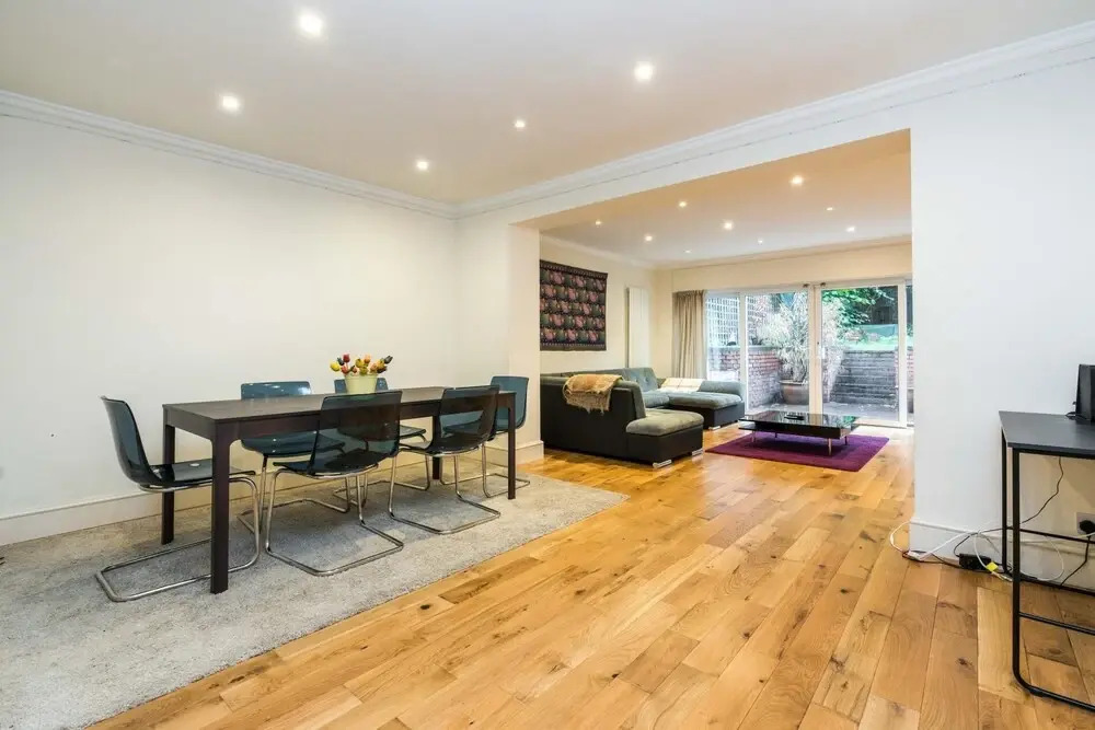 Spacious and Bright 3BD Home in Belsize Park
