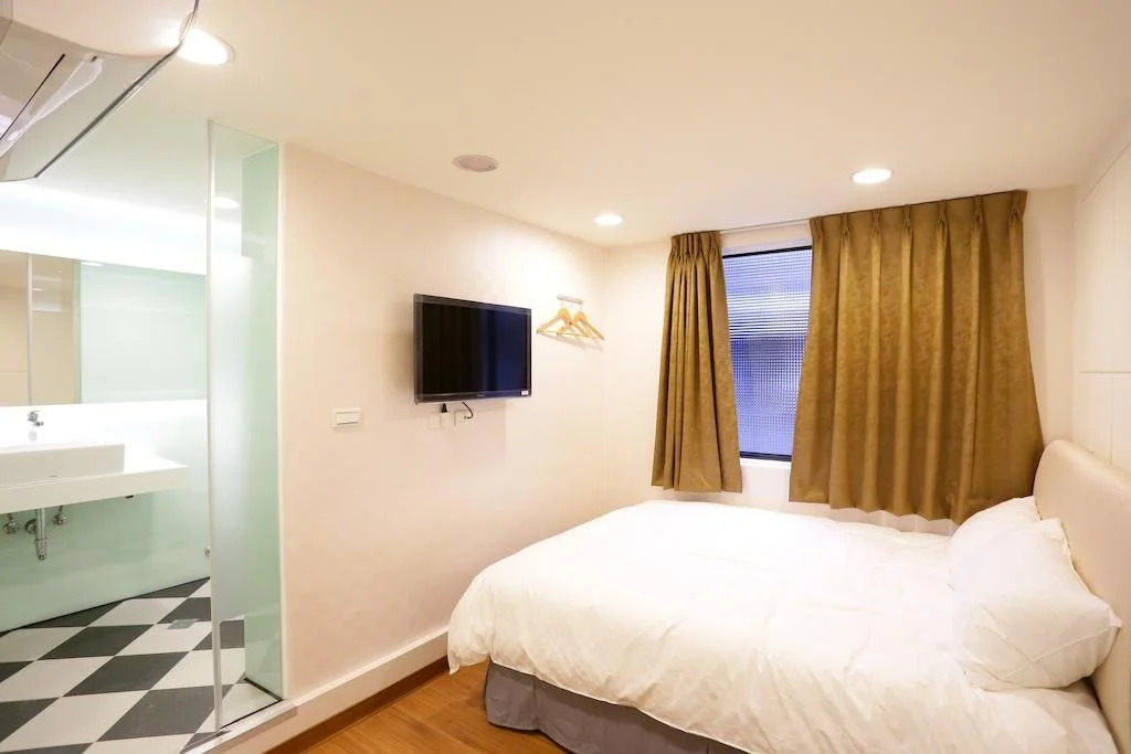 Jade Hotel