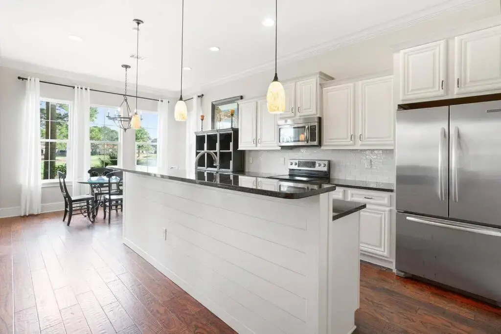 4 Bedroom house on the golf course with 2 golf carts!
