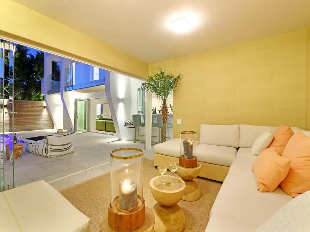 Clifton YOLO Spaces - Clifton Private Beach Villa