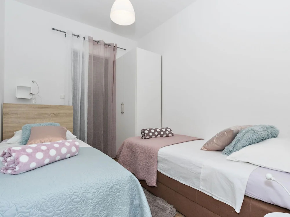 Modern Apartment in Newly Built House with Pool And Seview, 150m From the Beach