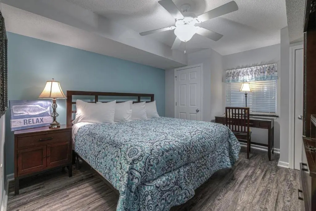 Yacht Club Villas #1-703