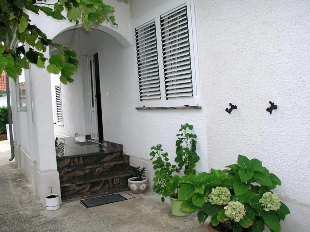 Ana Guest House