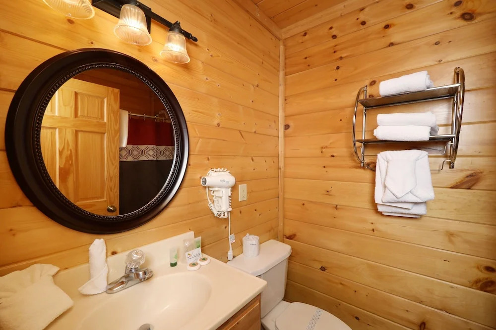Blessed Nest 4 Br cabin by RedAwning