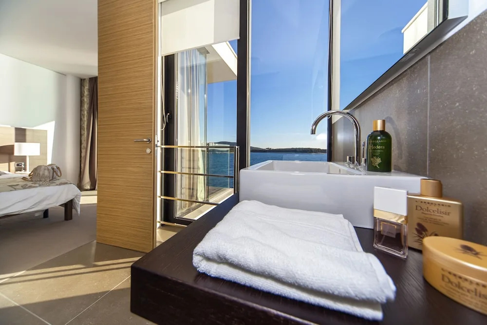 Golden Rays Luxury Villas & Apartments