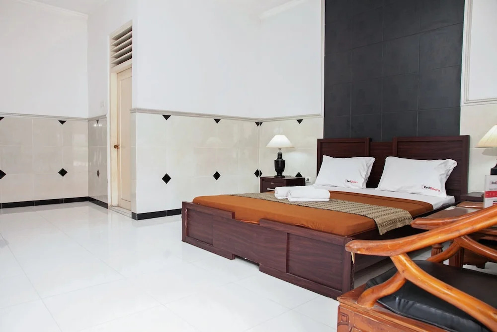 RedDoorz near City of tomorrow mall