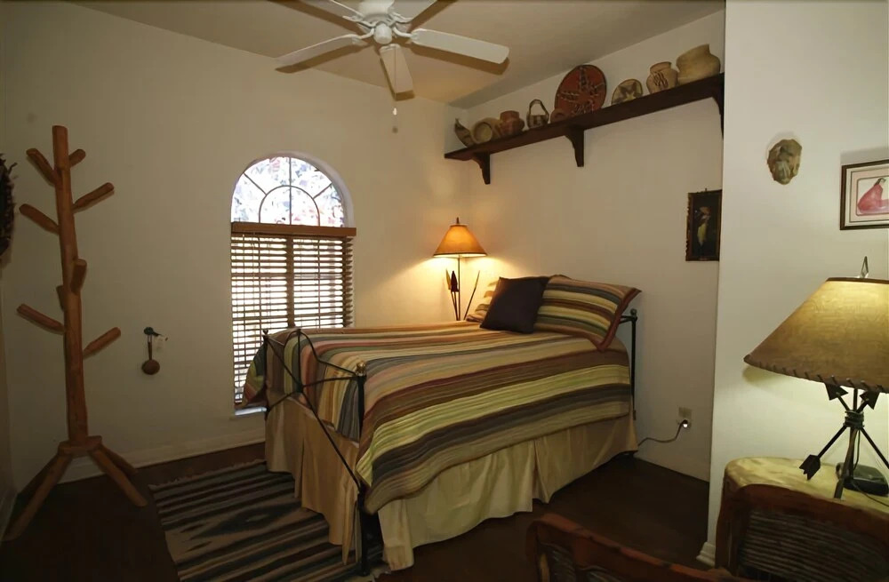 Sam Hughes Inn Bed & Breakfast