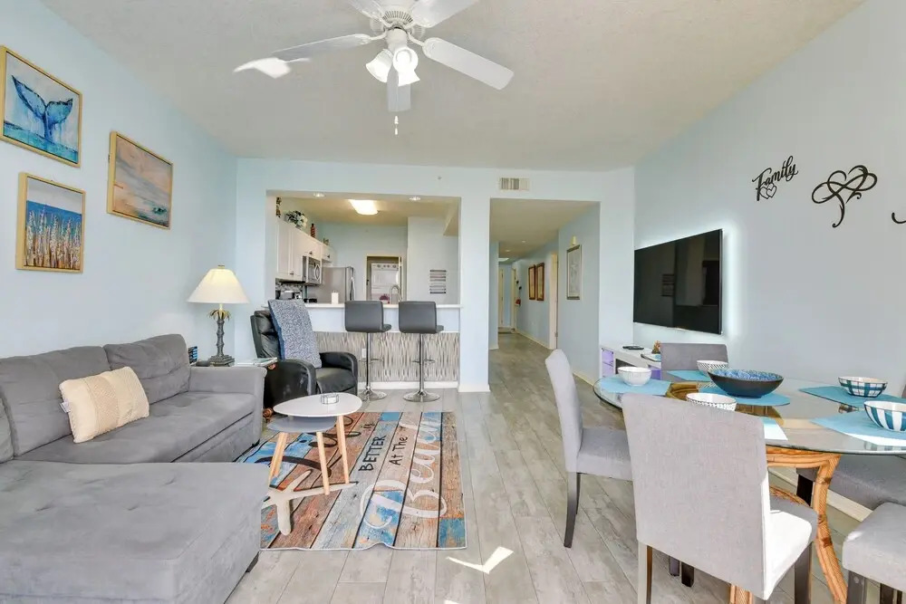 Sunny Fort Walton Beach Condo - Walk to Ocean!