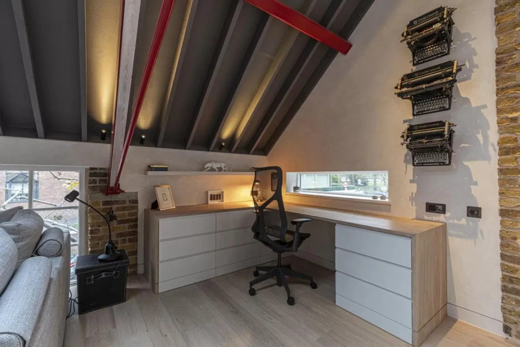 Stylish 2-bed loft apartment near Battersea Park, South London