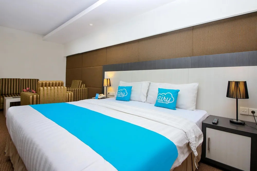 RedDoorz Plus near Hotel Benua Kendari