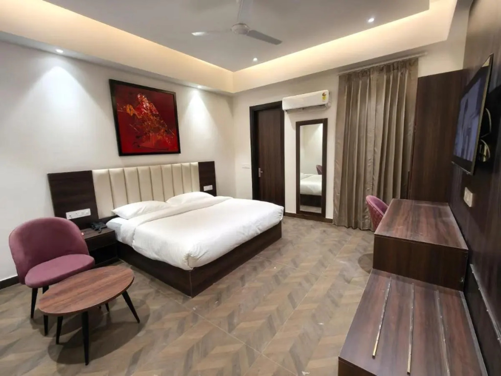The Altruist Wagholi Hotel