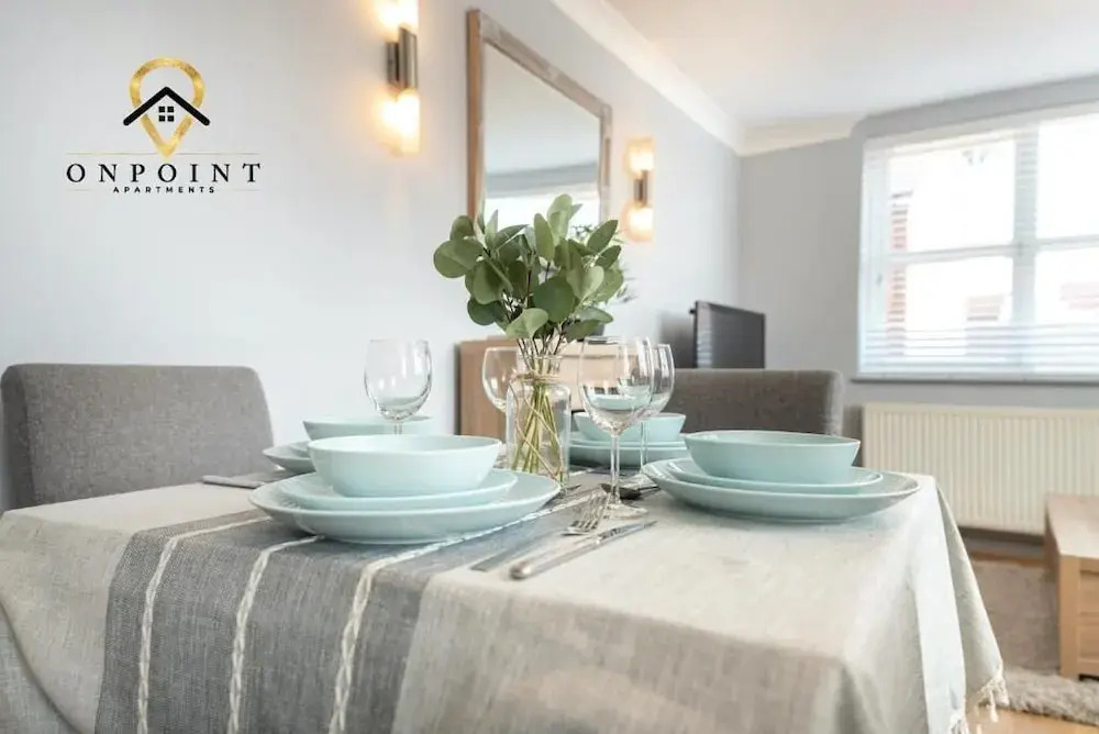 FANTASTIC Duplex 2 Bed Apt-PARKING