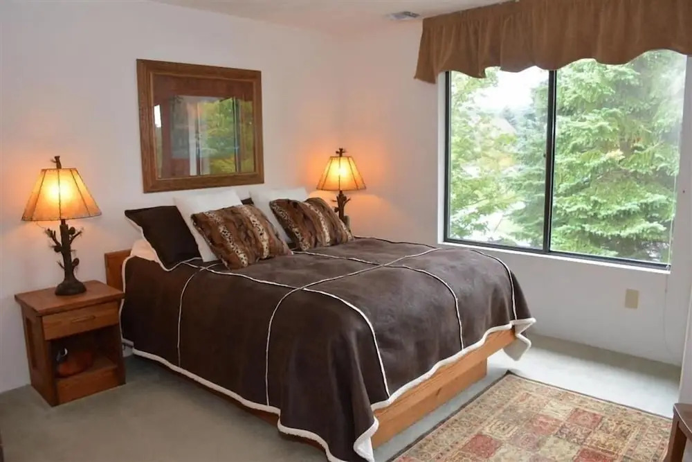 Seven Springs Sunridge 1 BR Loft Deluxe Condo, Ski-In/Out by RedAwning