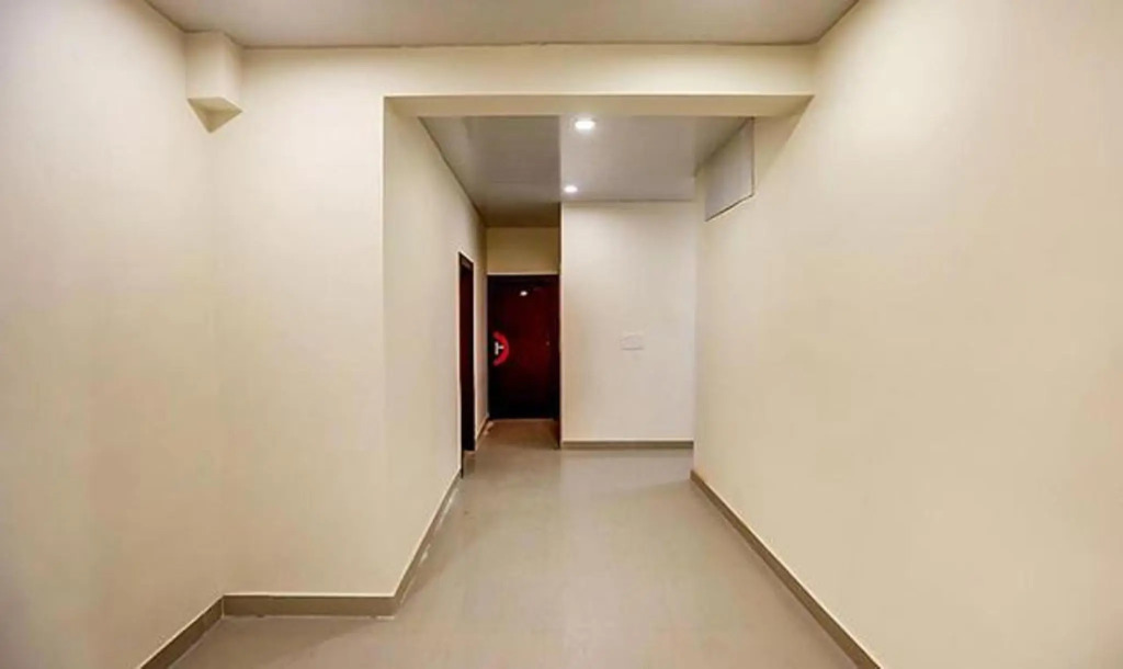 FabHotel SR Square