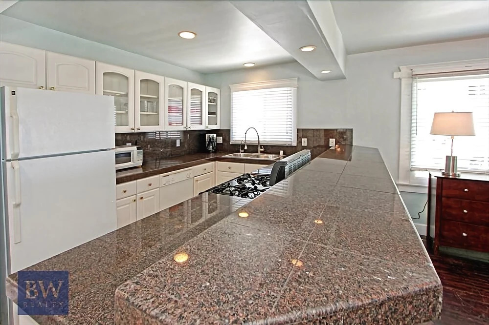 2000 W Ocean Front Liu 3 Bedroom Home