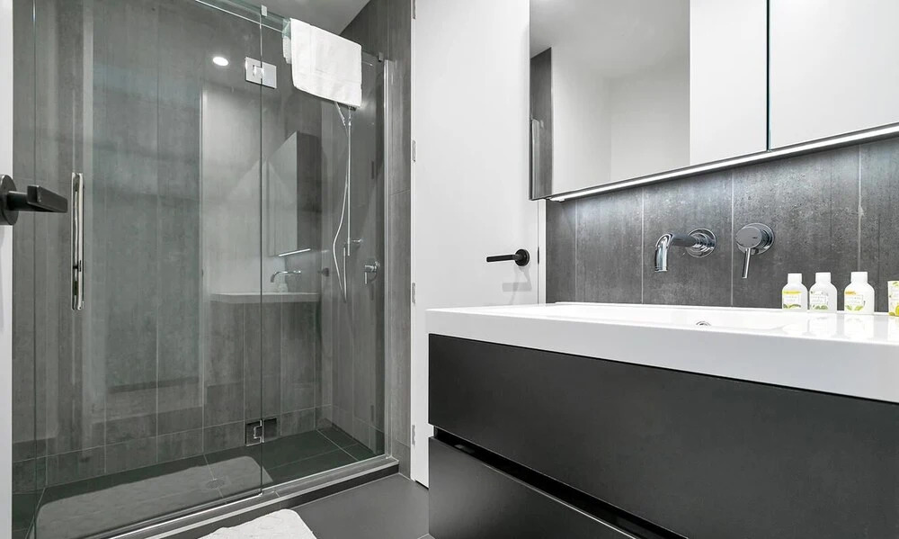 QV Modern New Apt near Viaduct with WiFi - 931