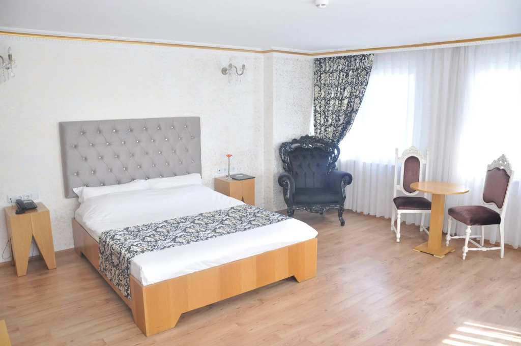 Hettie Hotel