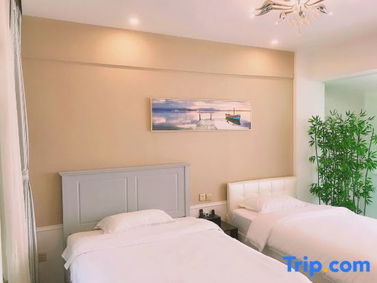 Merlin Art Hotel