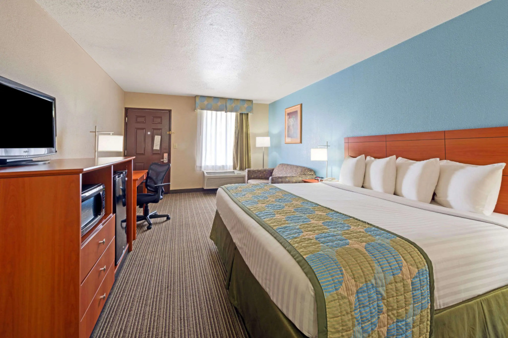Ramada Louisville Downtown North