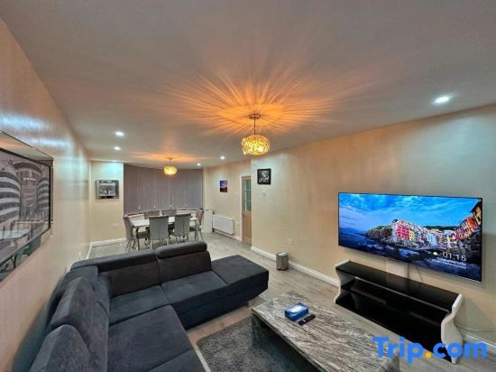 Full Home in Heywood Street near Cheetham Hill