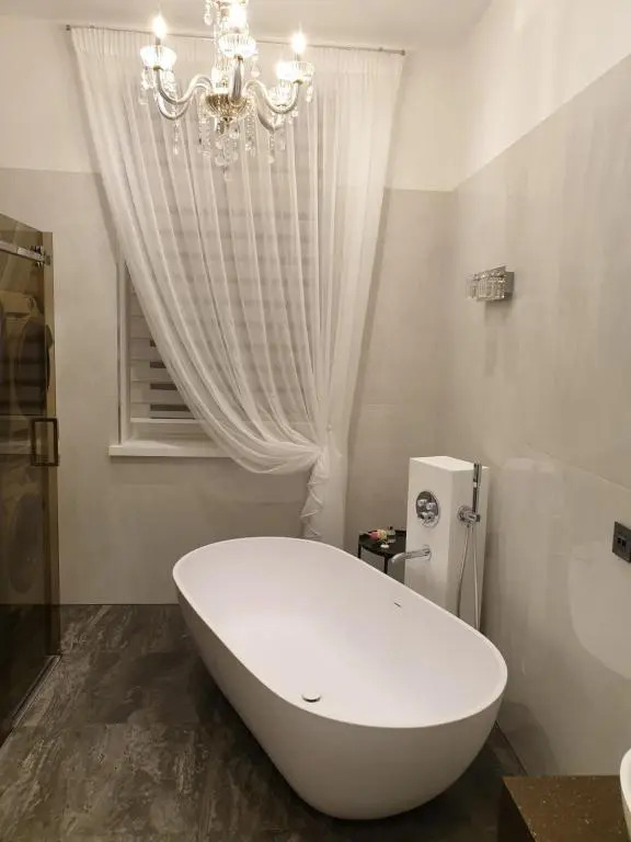 MARBEO 5 Star Luxury Suites - Peldu
