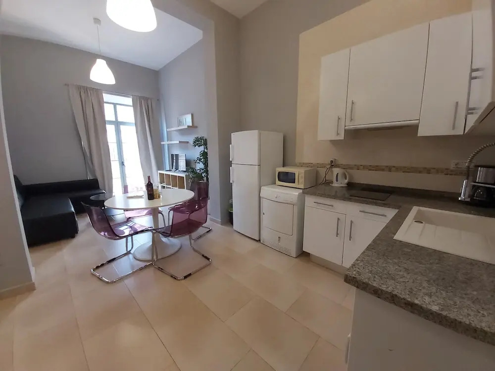 Del Parque Flats Central