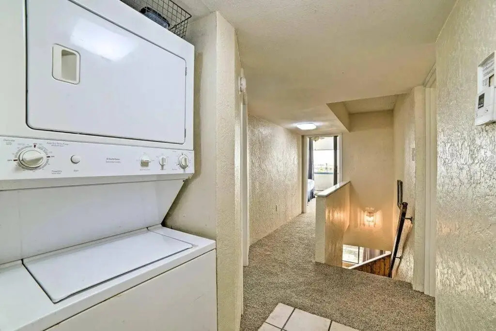 Sunny Padre Island Condo, Only 2 Mi to Beaches!