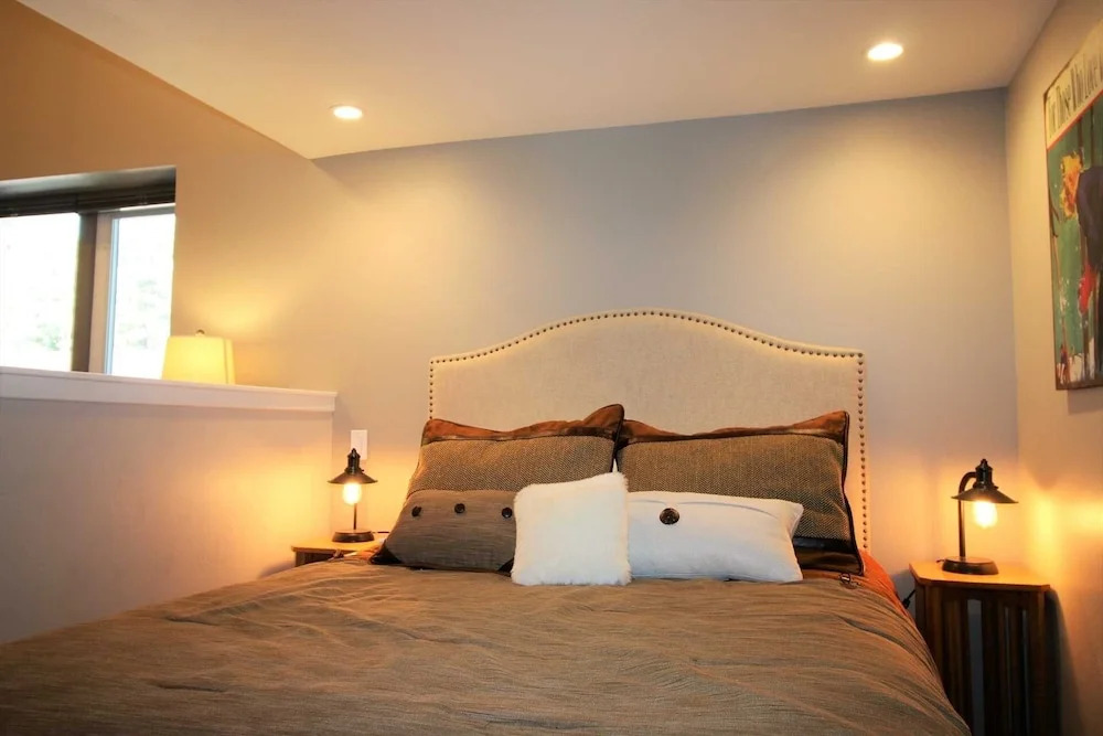 Mammoth Estates Studio Condos - 2 Blocks from The Village Gondola Station