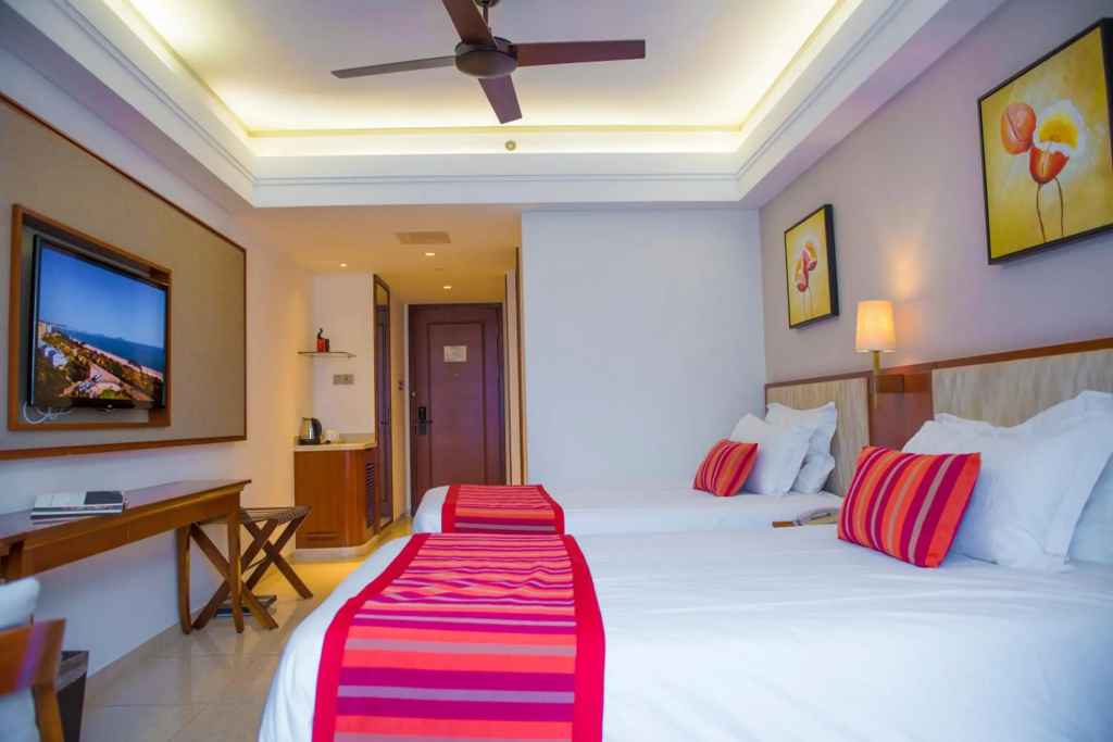 Отель Sanya Seacube Holiday