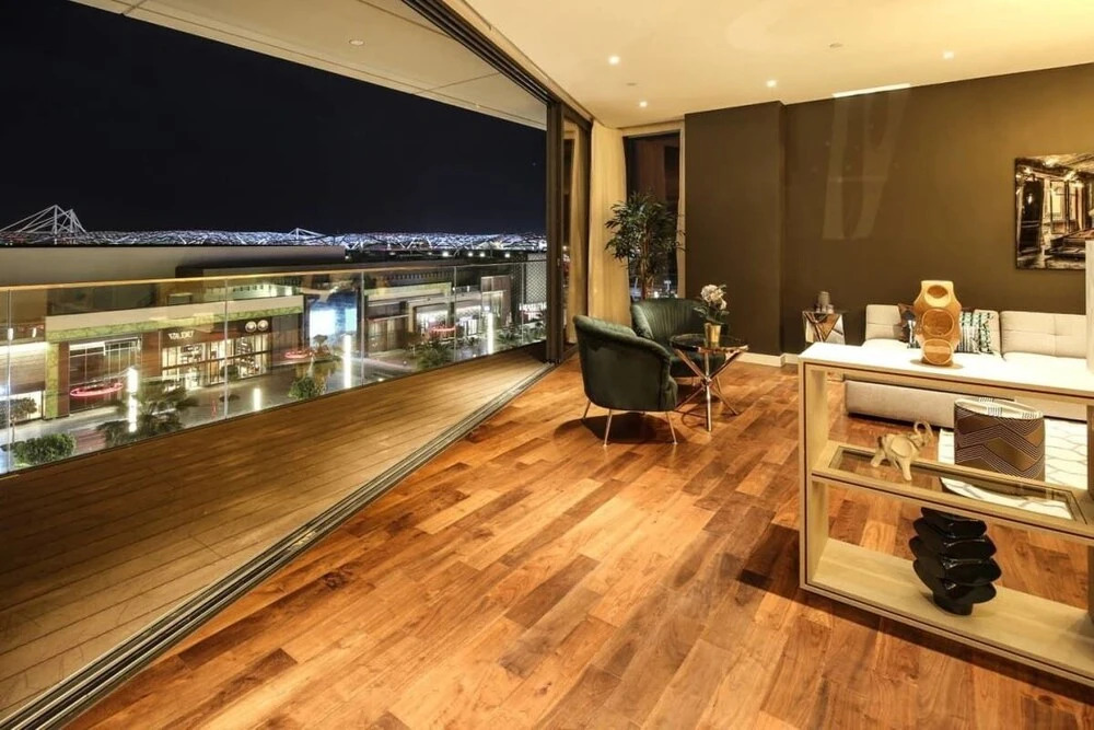 Explore City Walk From an Exquisite Sanctuary