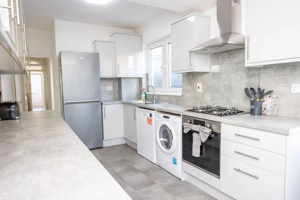 Sunny 3BR Home Near Portsmouth Park