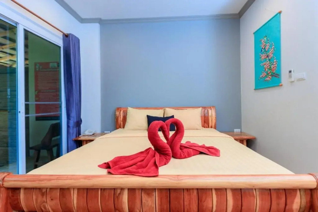 Saline Hot Spring Resort นำ้พุร้อนเค็ม รีสอร์ท
