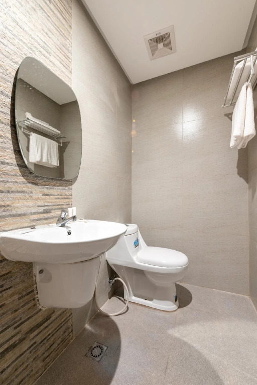 OYO 121 Nakpil Hotel
