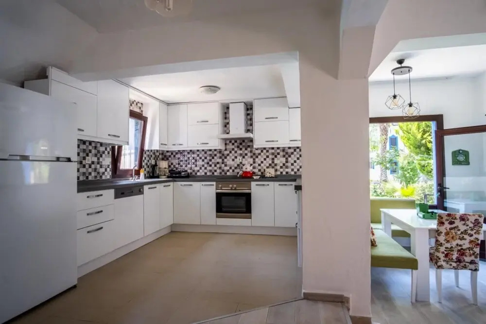Astonishing Villa With Pool Near Tilkicik Bay