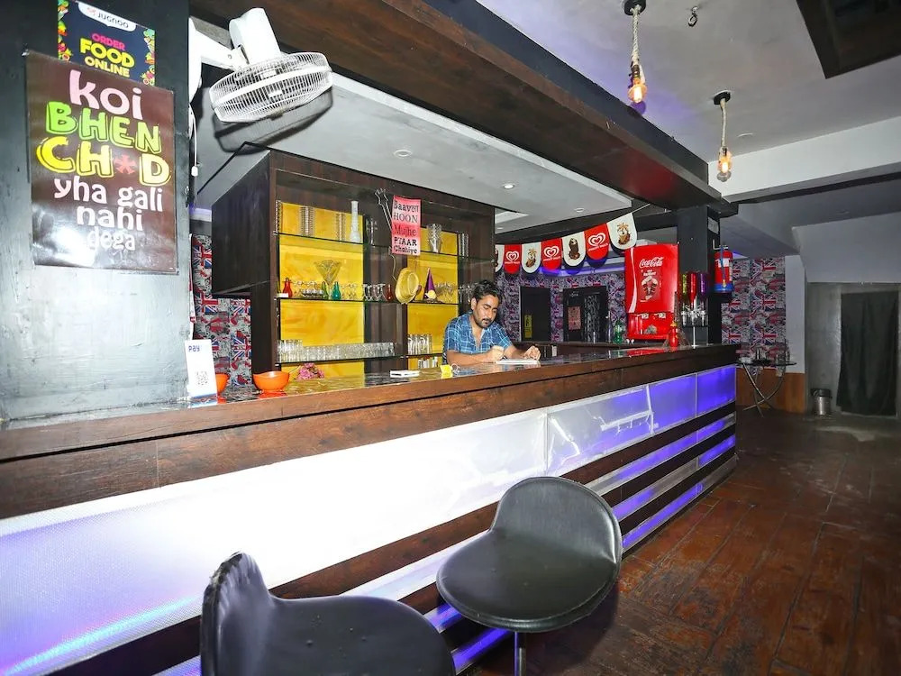 OYO 15994 Hotel Bullet Inn & Lounge