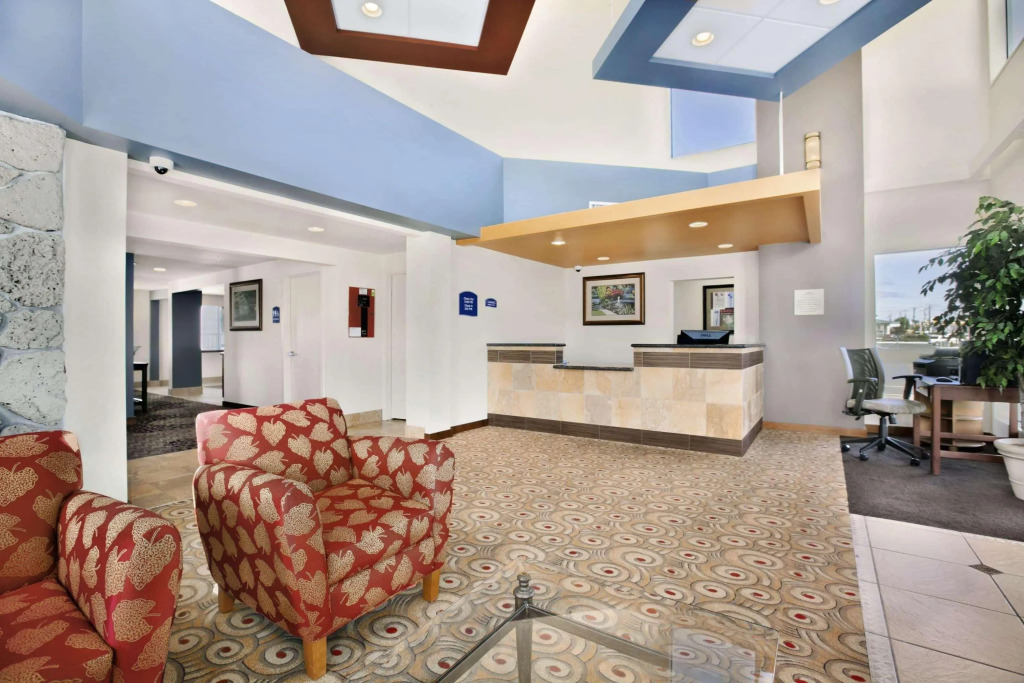 Howard Johnson Inn and Suites Tacoma
