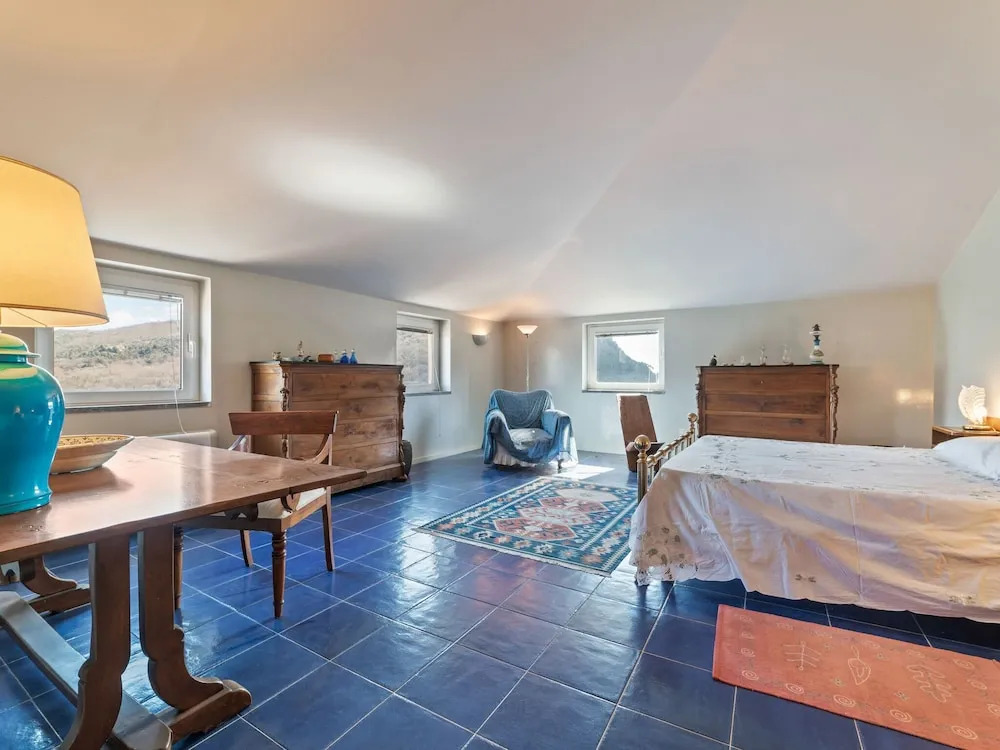 Vintage Holiday Home in Caselle in Pittari Near the Forest
