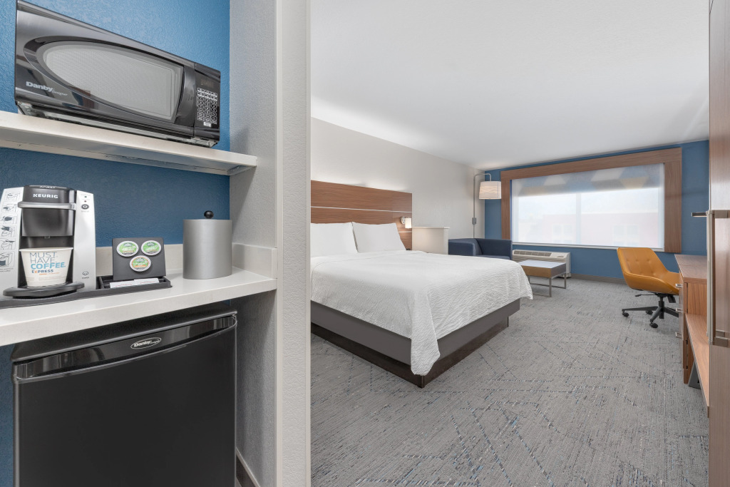 Holiday Inn Express & Suites Moore by IHG
