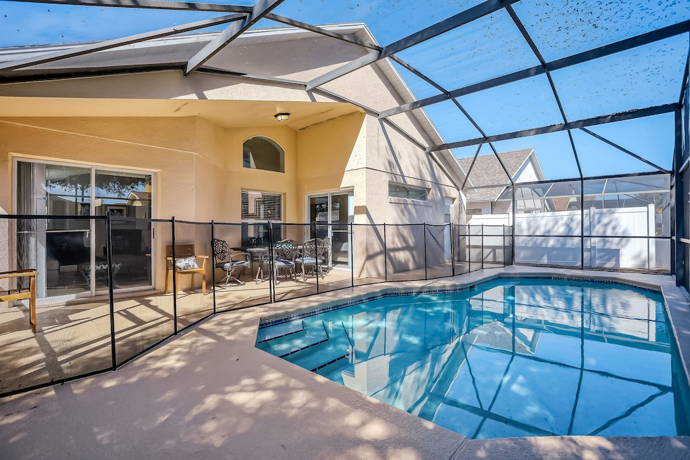 Beautiful Home With Private Pool, Screened Lanai, Wifi, Private W/d, and AC