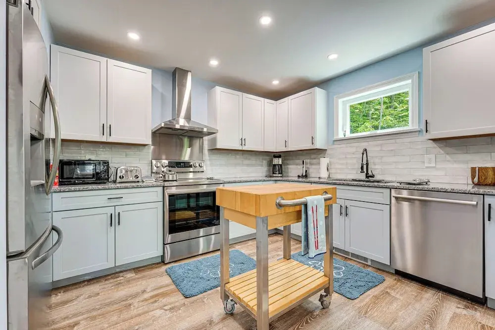 Near Hiking Trails & Ski Resorts: Killington Home!