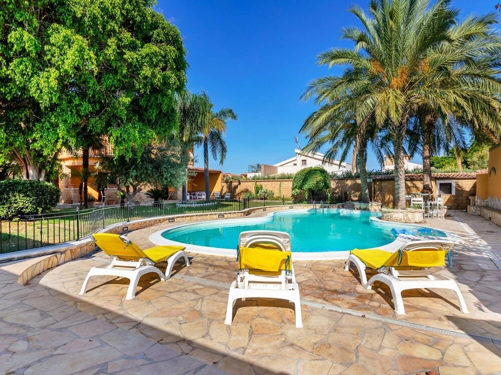Peaceful Holiday Home in Punta Milocca With Private Pool