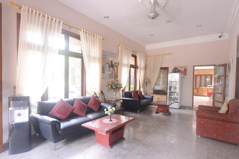 Urbanview Hotel Villa Surya Bandung