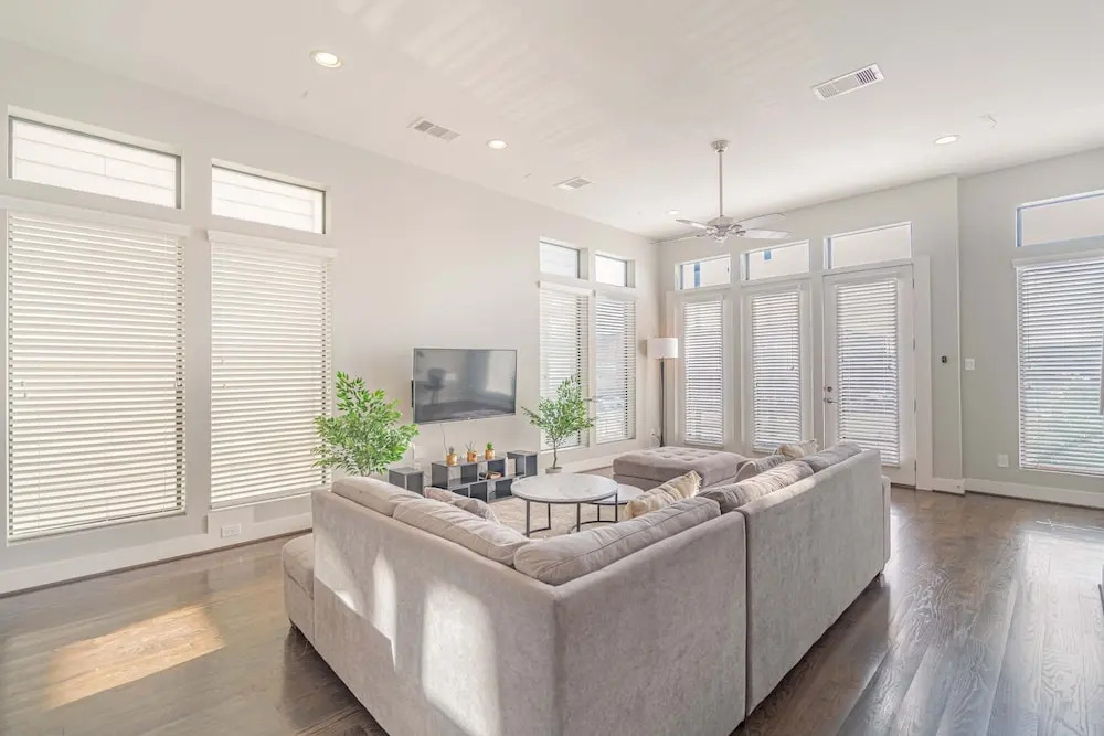 3BD HTX Luxe Home Fast Wi-fi Garage Location